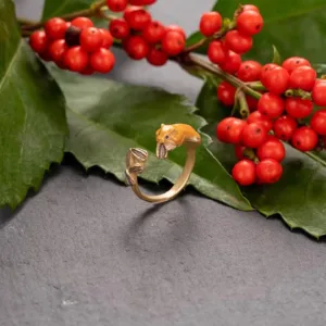 Hamsters Ring-Wear pure delight with this adorable sleeping hamster ring, complete with sunflower seeds.